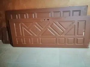 باب خشب ثقيل ضرفه وربع