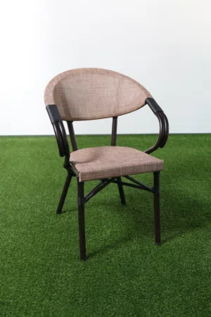 أطقم خارجيه (طاولة  الألمنيوم مع 4 كراسي قابله للترتيب فوق بعضها، افضل خيار للمطاعم والكافيهات )