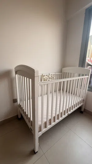 Large baby crib from Juniors