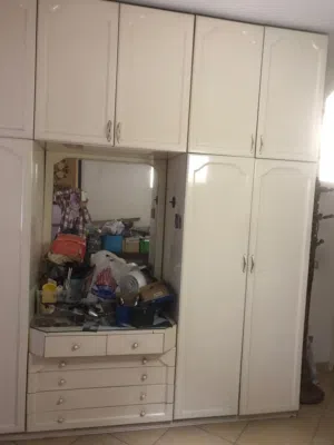 دولاب بلاكار لاكيه بحالة جيدة