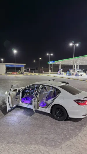 سياره اكورد للبيع نظيفه