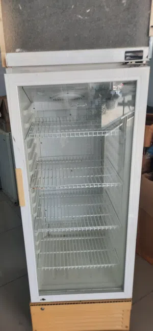 ثلاجة عرض (سوبر جنرال) بحالة ممتازة للبيع في بركاء Super General Display Fridge for Sale in Barka -