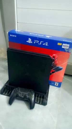 ps4 للبيع جهاز نظيف لوك ستيكر مامفتوح نص تيرة وياه جوستك شكل الفايف ذاكره نص تيرة وياه كارتونة نسخة