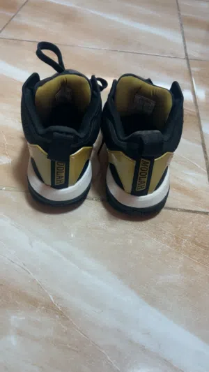 بوت رجالي نمره 39ونص جديد ونوعيه ممتازه