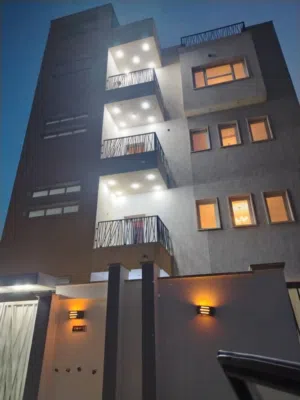 عمارة للبيع في السراج بدخل سنوي مائة ألف