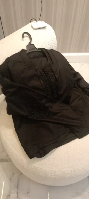 زبون نص يد ملبوس مرتين مقاسه2ويلبس حتى3