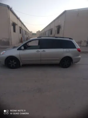Used Toyota Sienna in Tripoli