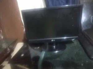 19.5" LG monitors for sale in Amman