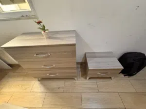 ميز تواليتوية طبلي  خشب قوي و اصلي مال غرفة نوم