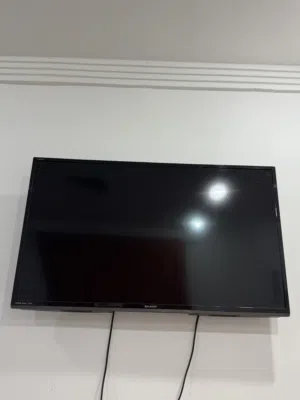تلفاز sharp Lcd 42 بوصه تايلندي الصناعه