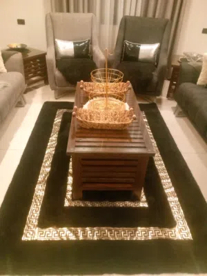 طاولات خشب زان بحاله الوكاله لون بني خشابي للبيع