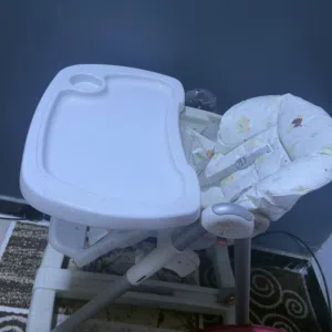 كرسي طعام متحرك للاطفال الرضع