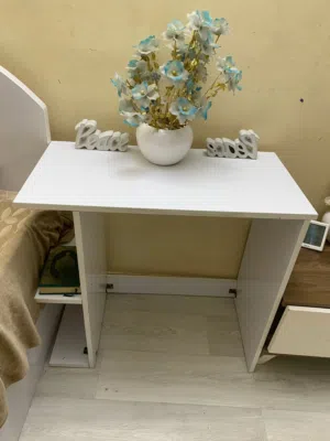 ميز و مكتبه