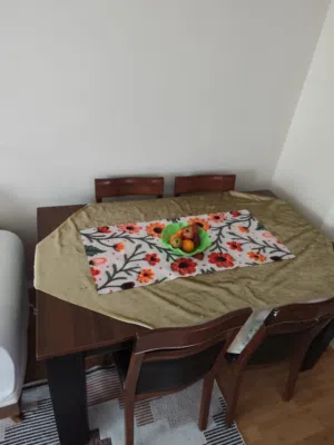 طاولة سفرة مع 4 كراسي
