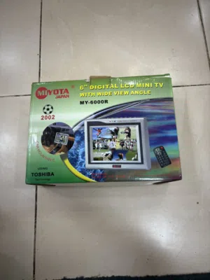 للبيع تلفزيون توشيبا يركب على السياره سنه الصنع 2002