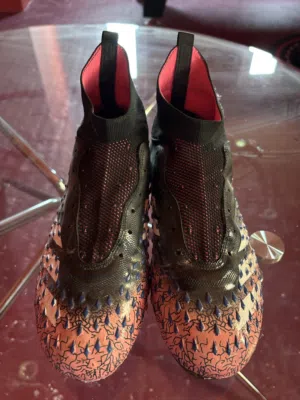 نعال من adidas مستعمل 6 شهور و نضيف و مقاس 40