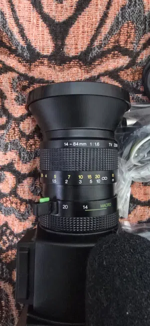 HITACHI    COLOR  VIDEO  CAMERA  VK-C600