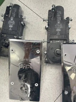للبيع 4 أطقم كاملة لأبواب زجاج سيكوريت مع Floor Spring إيطالي