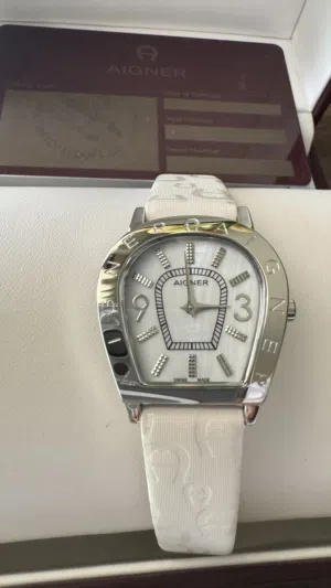 ساعة اجنر نسائية جديدة