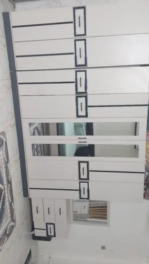 غرفه اخشاب مكونه من8 قطع