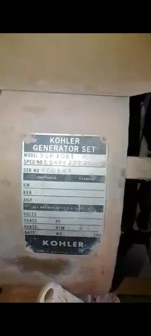 لفة   توليد كهرباء صناعه امريكيه بقوة 25kva بجهد 220 معاها سكيدها وخزان النافطه