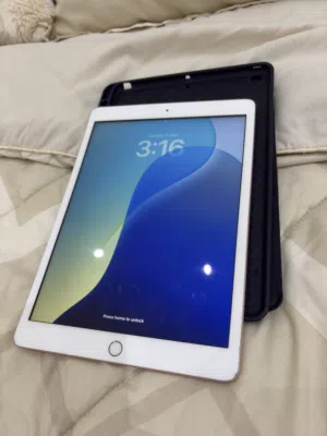 Apple iPad 7 128 GB in Al Ain