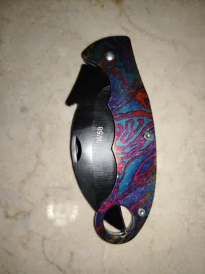 سكينة حادة جدا. متعددة الاستعمالات