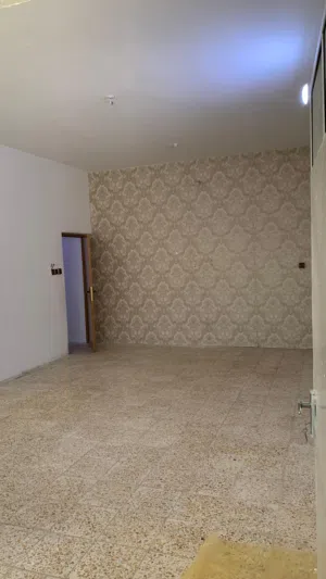 شقة للايجار في حي الخضراء مقابل معهد النفط