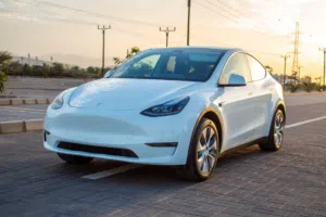 تيسلا مودل Y الكهربائية فورويل لونج رينج Tesla Model Y, All-Wheel Drive 2023 long range. Dual motor