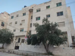 غرف مفروشة في سكن طالبات اربد -شارع الجامعة مقابل بوابة الآثار شقق مفروشة فرش جديد