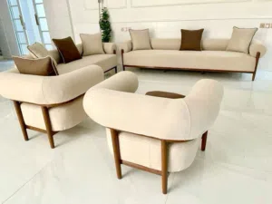 بيع الكراسي والستائر وصنع الأسرة أيضًا