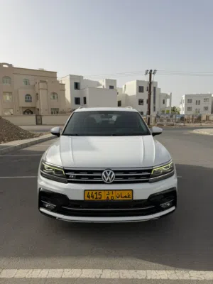 فولكس ويجن تيجوان R-Line وكالة عمّان نظيفة جدا بدون اي حوادث