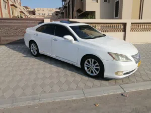 لكزس es2011 وارد أمريكا نظيف بدون حوادث ممشى قليل تأمين إلى شهر 7 20026 تم صيانه السياره بالكامل
