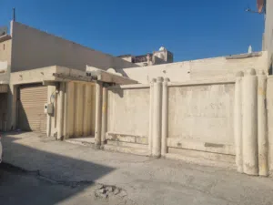 4 Bedrooms . 3 Bathrooms . 252 m23