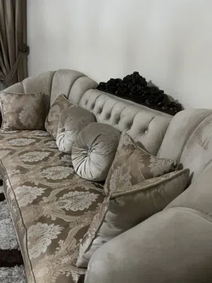 طقم كنب مكون من أربع قطع كبير ووسط ومقعدين خشب زان كامل