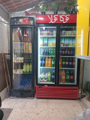 معدات محل مواد غذائيه للبيع ثلاجات2 و سكافاليات 6 متر و سلات3 قفص حديد كامل ومكيف 12 للبيع بسعر حرق