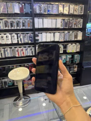 iPhone 15 Pro Max 256GB أسود مستعمل  مغير شاشه اصليه بحالة ممتازة مع شاحن