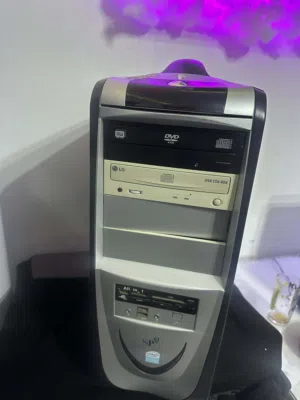 كيس كمبيوتر نضيف بحاله ممتاز للبيع الفوري