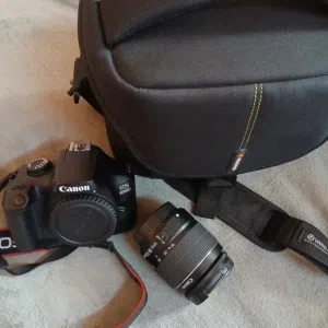للبيع كاميرا Canon EOS 4000D مع عدسة وحقيبة أصلية