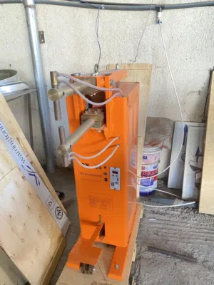 مكينة لحام نقطي