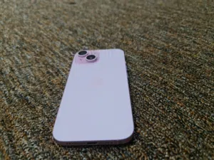 ايفون 15....iPhone 15 ذاكره 128حجم الشاشه 6.1 كامرتين خلفيات و كامره امامي و نوتش تعرف الوجه فيس ايد