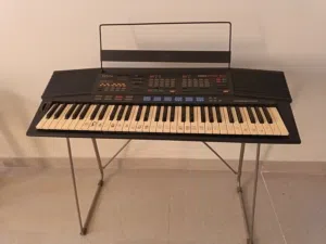 للبيع أله موسيقى اورغن YAMAHA PSR-64