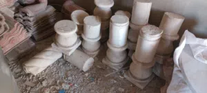 اعمده حجر حلزوني (مجدول) مع قاعدة سادة وكرميد إيطالي  للبيع