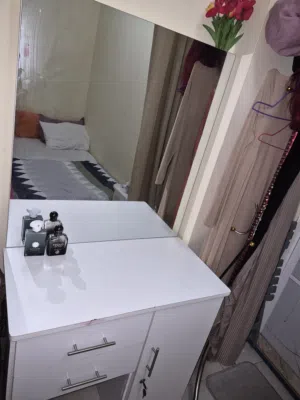 King size matress and dressing table available for sell in maabilah sinaiya