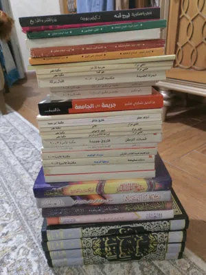كتب للبيع تفسير ابن كثير طبعه منقحه وكتب دينيه َروايات مترجمه وجميعها بحاله جيدة جدا