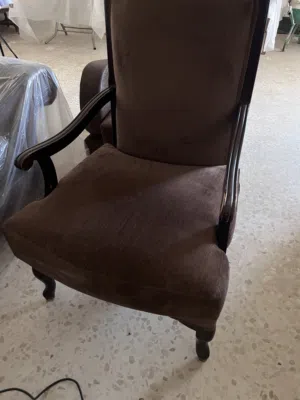 طقم كنب بني اللون