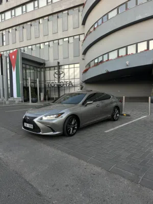 ES300h Luxury - Ultar - 2019 لكزس