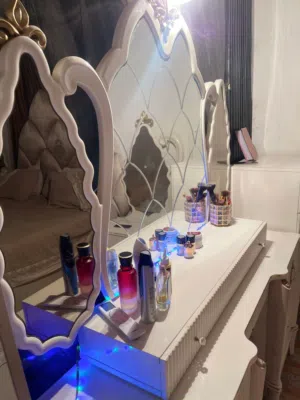 غرفه نوم جديدن ستعمال سنه وحده نضيفه كلش للبيع تتكون من 6 قطع خشب نضيف وجديد مابيه إي سي