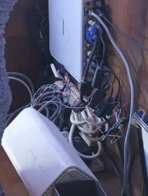 كاميرات داخلي وخارجي ومايك وشاشة hp وراوتر