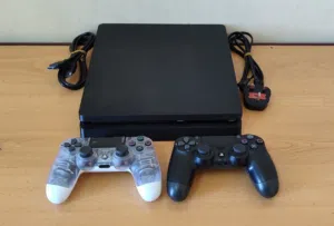 بلايستيشن 4 نسخه سليم مع 15 لعبه